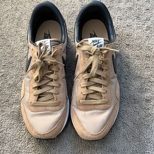 Nike Air Men's Beige and Black Sneakers